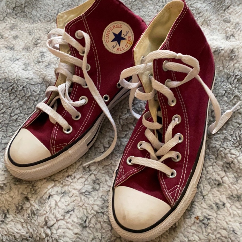 Maroon converse